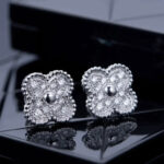 [Eternal Jewelry]CLOVER 1 MOTIFS DIAMOND STUD EARRINGS SILVER - Image 3