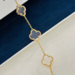 [Eternal Jewelry]CLOVER 5 MOTIF ROCK CRYSTAL PINK GOLD BRACELET - Image 2